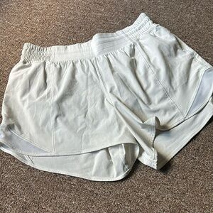 NWOT Lululemon high rise hotty hot 4 inch